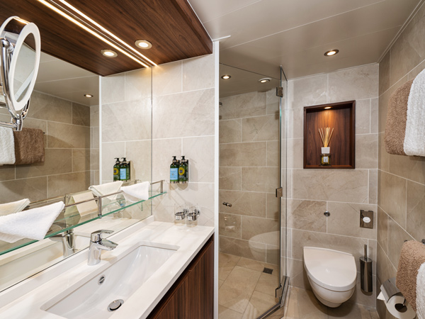 Avalon Alegria Panorama Suite bathroom