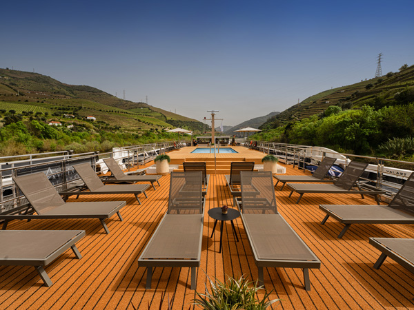 the rooftop deck with sun loungers, Avalon Alegria