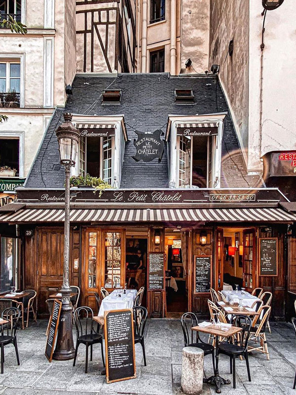 the al fresco space at Le Petit Châtelet, Paris