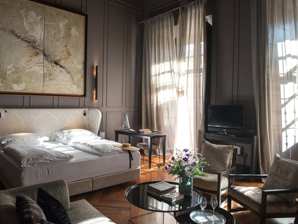 one of the suites in Hotel Palacio de Villapanes, Seville