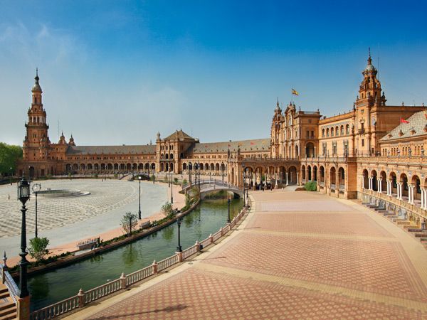 the Plaza de España in Seville