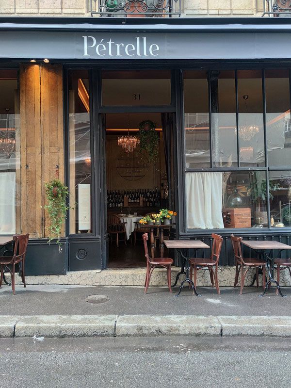 the terrace of Petrelle restaurant in Paris