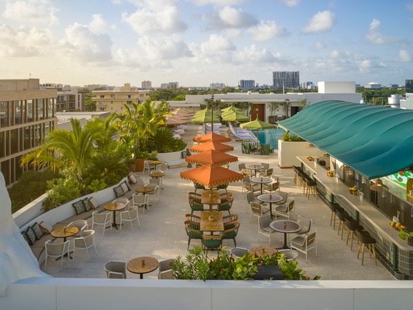 an al fresco dining at Mayfair House and Garden Hotel