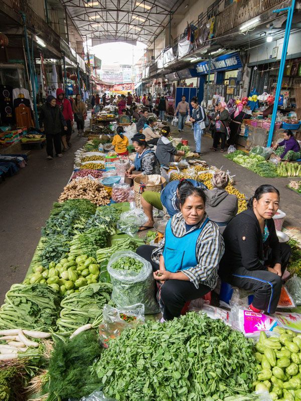 vendors of veggies at Mae Sai market