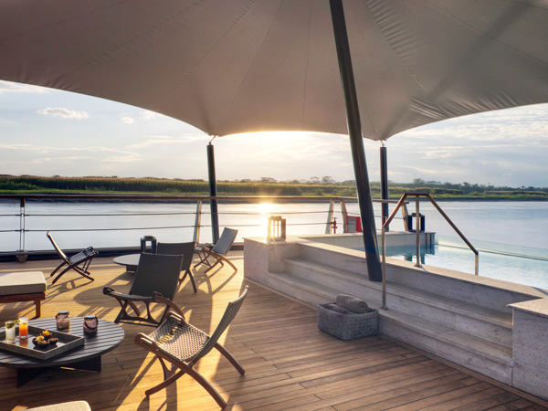 the plunge pool deck at the bow of Aqua Nera