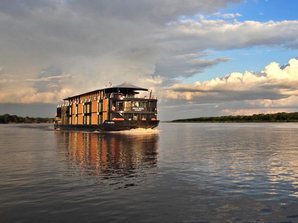 Aqua Nera cruising along the Amazon River