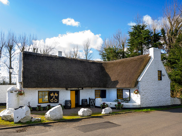 Crosskeys Inn, Toomebridge exterior