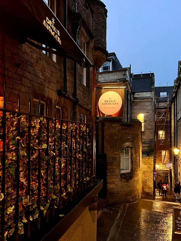 The Devil's Advocate, Edinburgh exterior in rain