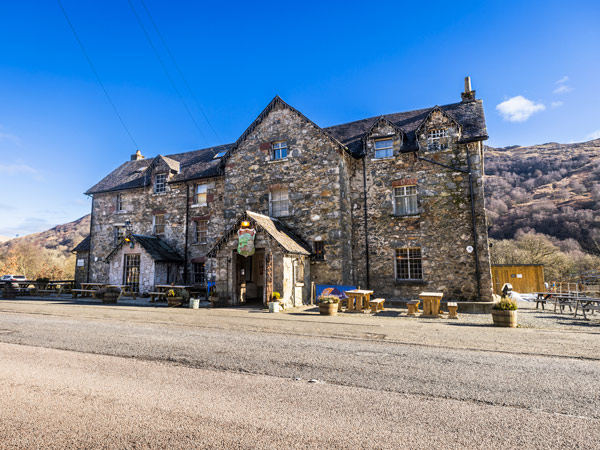 The Drovers Inn, Loch Lomond exterior
