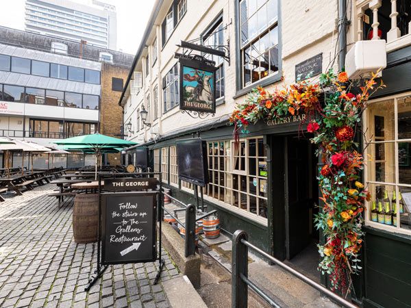 The George Inn, London exterior