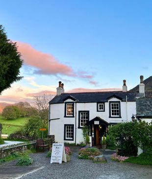 The 12 prettiest pubs in the UK