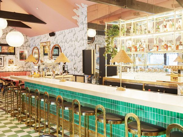 the bar and dining at Sands Hotel & Spa