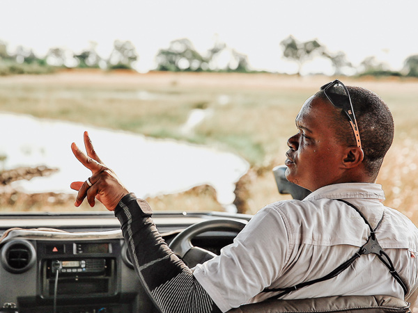 Vumbura Plains Guide Dennis Smith talking to his guests on safari