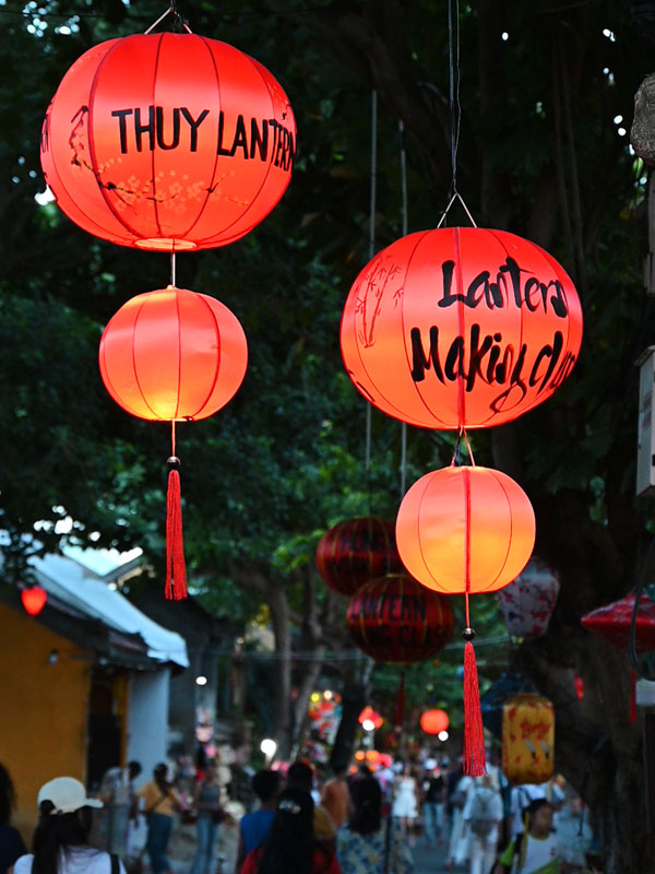 Hôi An lanterns hanged in the street