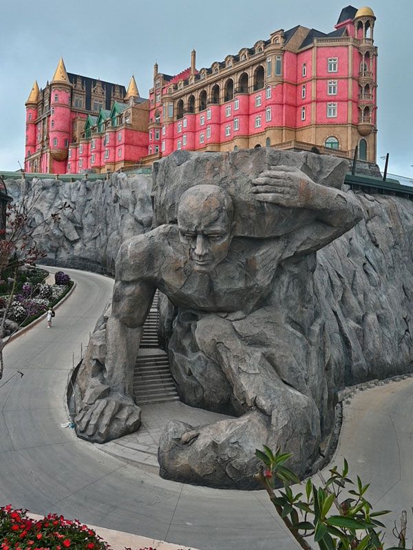 a sculpture at Sun World Bà Nà Hills