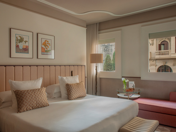 the deluxe room at Grand Hotel Central Barcelona