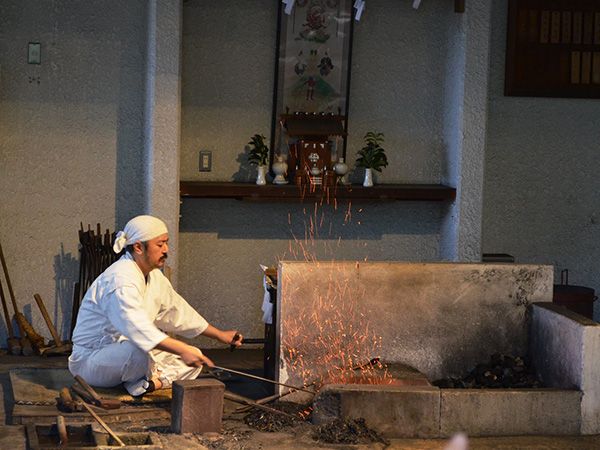 Swordsmithing in Seki by the artisans of Japan