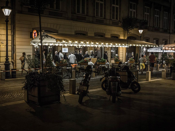 the front exterior of Borkonyha Winekitchen at night