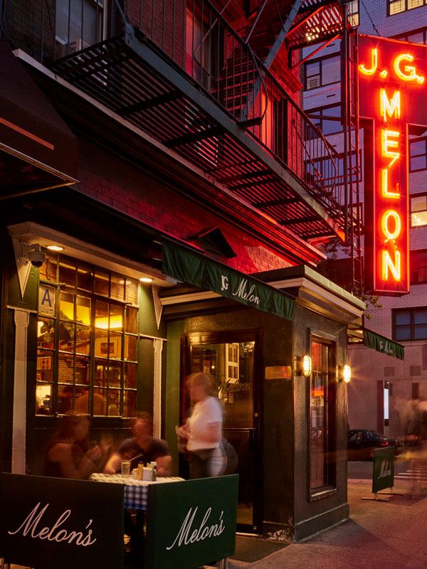 people dining outside JG Melon, New York City, USA