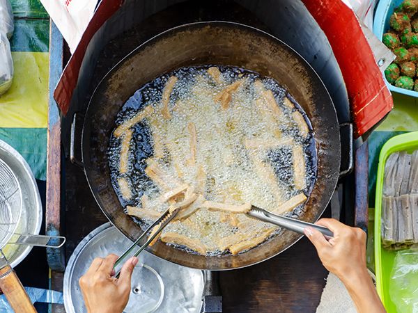Deep frying keropok lekor
