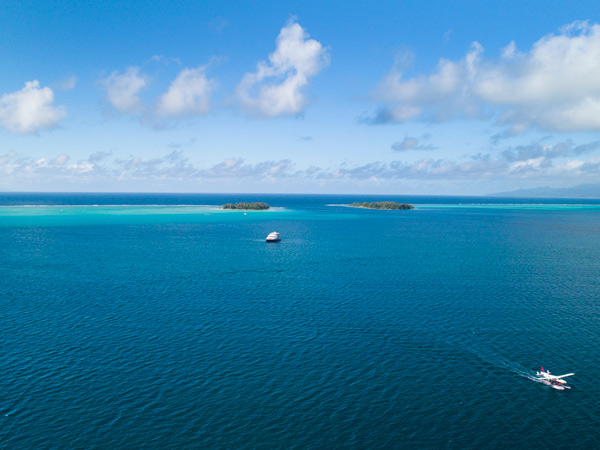 Boat and seaplane on Taha’a in tahiti