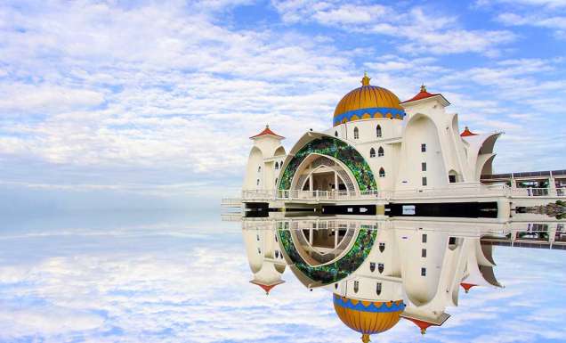 Melaka Straits Mosque in melaka malaysia