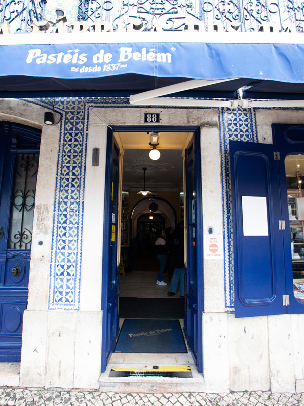 the Pasteis de Belem facade