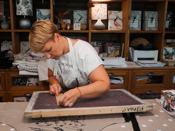 craftswoman Saša Drobnič Škrjanec doing Slovenian printmaking