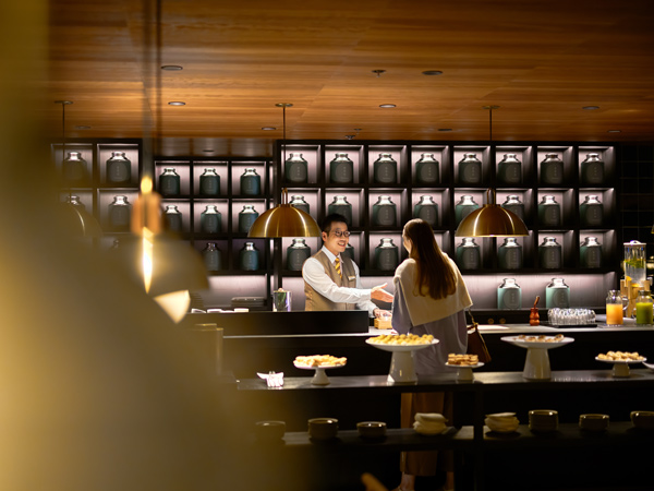 the dining area at The Pier, Cathay Pacific Business lounge