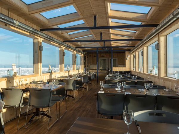 the restaurant at Tundra Buggy lodge