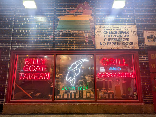 billy goat tavern exterior chicago