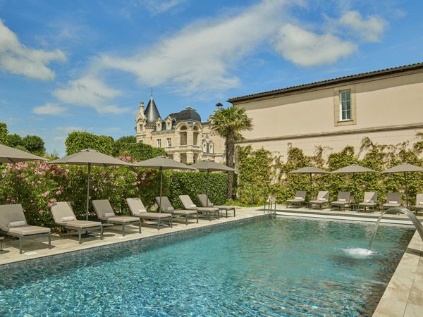 Château Grand Barrail Hôtel chateau in Bordeaux