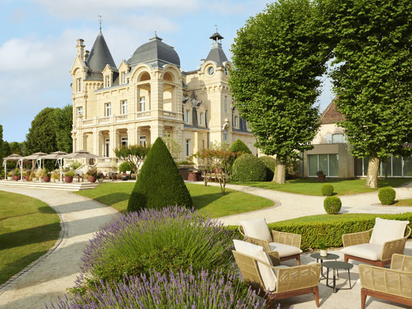 Château Grand Barrail Hôtel château in Bordeaux