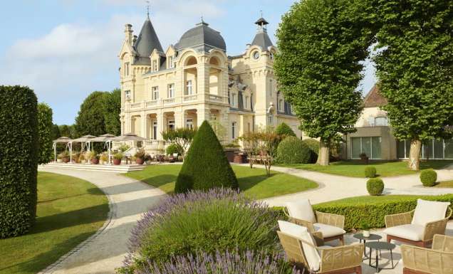 Château Grand Barrail Hôtel chateau in Bordeaux