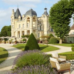Château Grand Barrail Hôtel chateau in Bordeaux