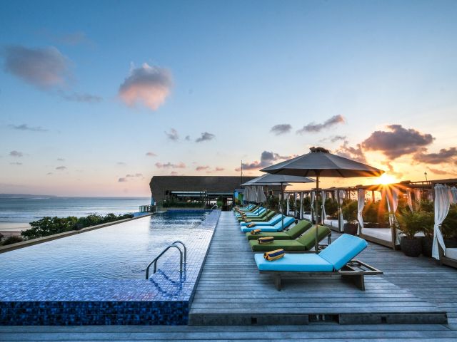 the infinity pool at Mamaka by Ovolo