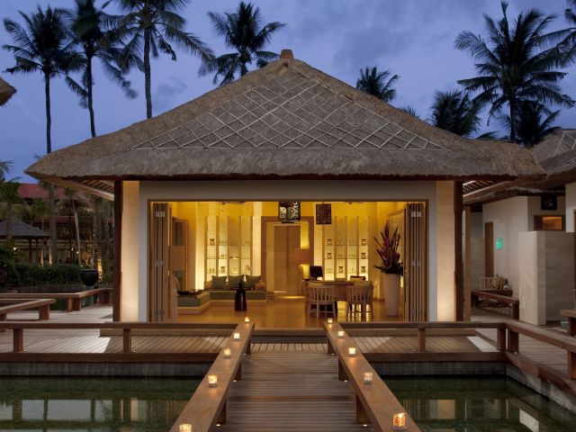 Holiday Inn Resort Baruna Bali exterior