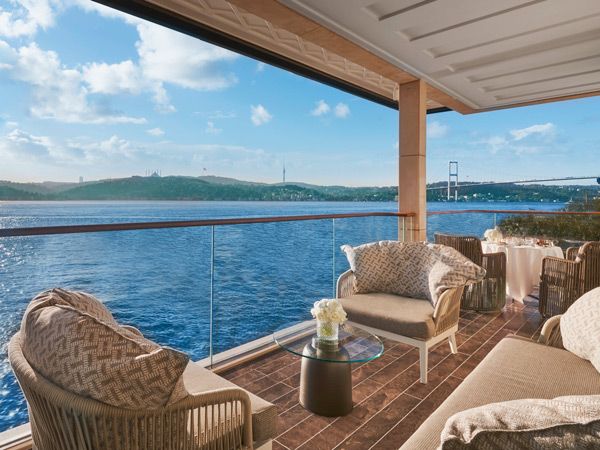 a balcony facing the sea at Mandarin Bosporus Room