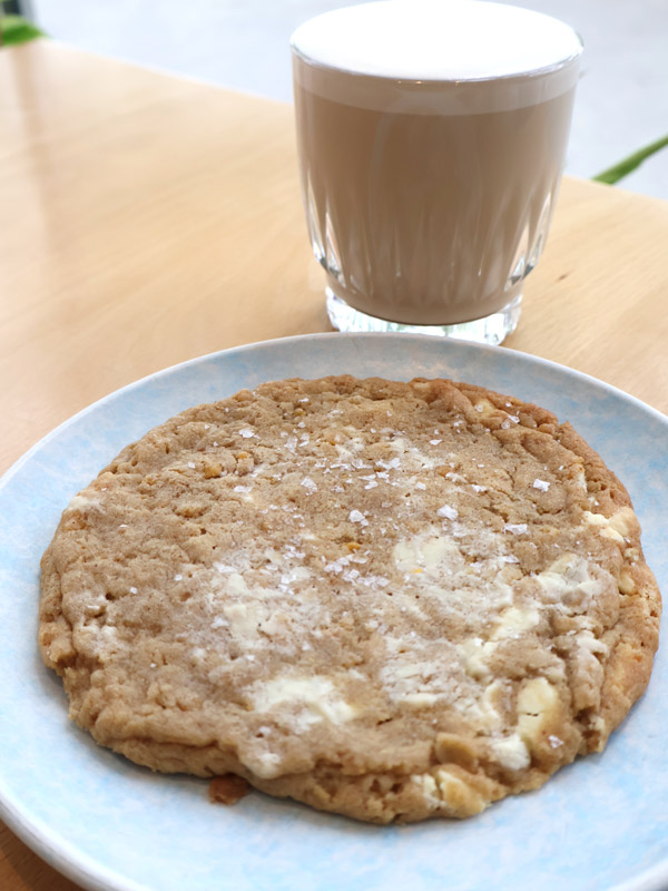 London ‘fog’ and cookie at Nemesis Coffee