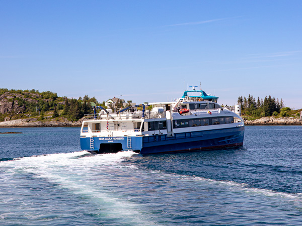 the Nordskot ferry to Manshausen