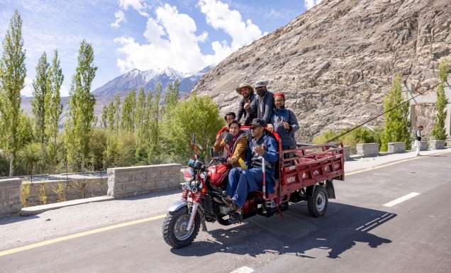 locals greeting the group on the way to the Hushe Valley