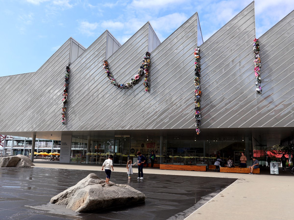 the exterior of Polygon Gallery