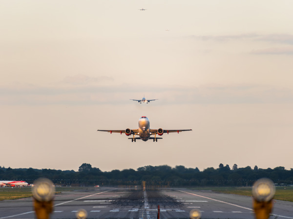 Image of a plane coming into land at the airport