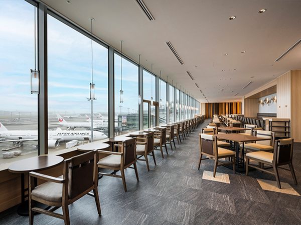 Japan Airlines Sakura lounge in Tokyo