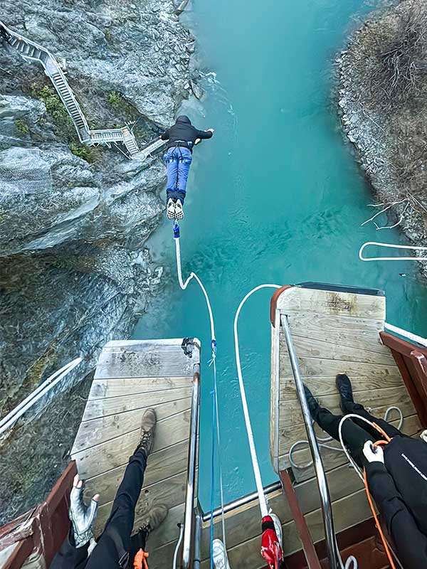 hiking off Kawarau Bridge, Queensland