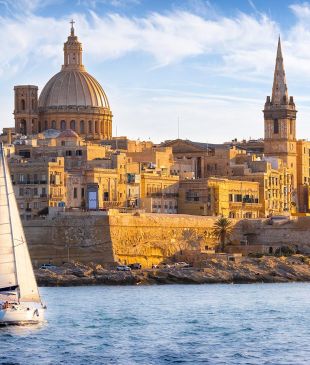 <p><i>Your guide to</i> island-hopping in <strong>Malta</strong></p>
