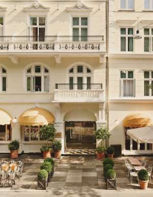 the front exterior of Hotel Bella Grande