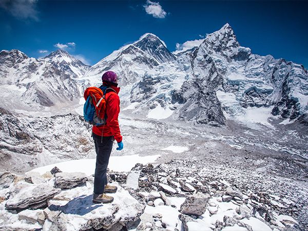 Woman looking at Everest 