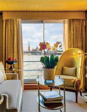 A lavishly decorated living room S.S. La Venezia