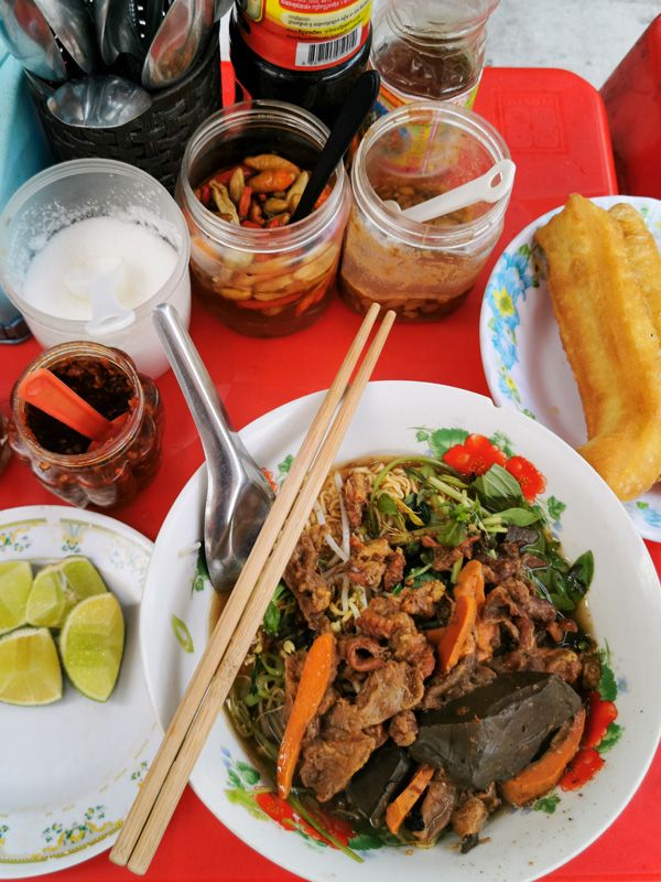 Nam banh chok dish in Cambodia